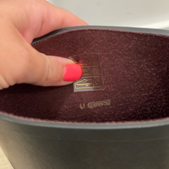 BRAND NEW IN A BOX CHANEL RAIN BOOTS. SOLD OUT EVERYWHERE IN THE US AND EUROPE. - Picture 5 of 7